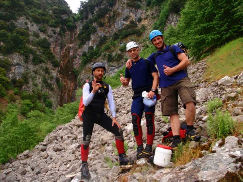 Η ομάδα εξερεύνησης στον Κρεμαστό Ανατολικής το 2011